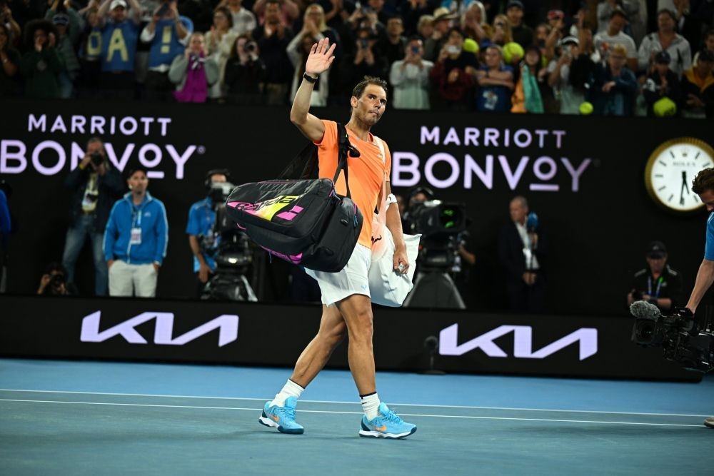 Aus Open: Nadal crashes out in second round